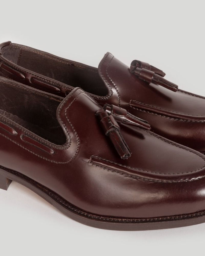 Mocasín de Vestir con Borlas Burdeos Mate