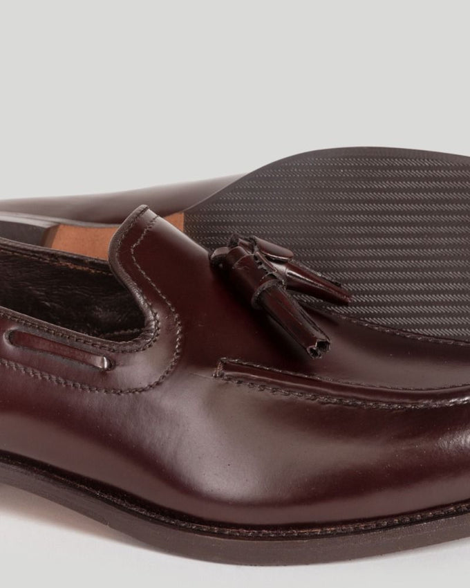 Mocasín de Vestir con Borlas Burdeos Mate