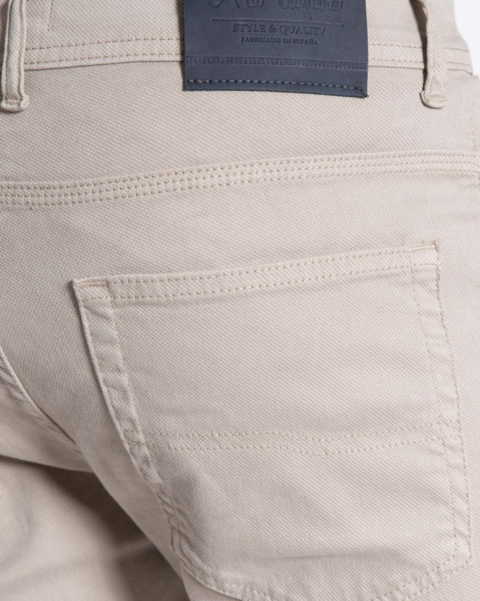 Calças com Estrutura Cinco Bolsos Bege