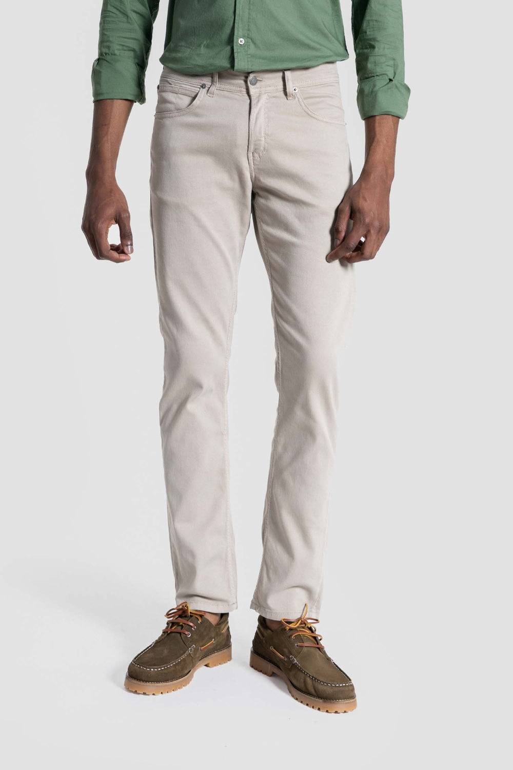 Pantalón chino hueso