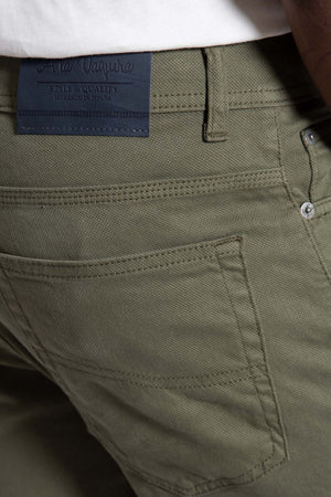 Pantalón chino kaki