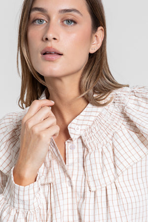 Blusa Cuello Engomado Volantes Camel