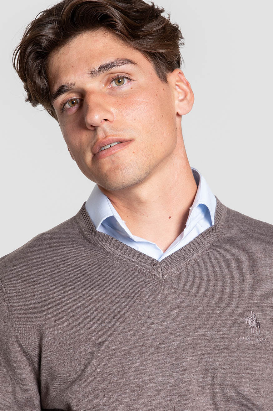 Jersey Cuello V Marrón