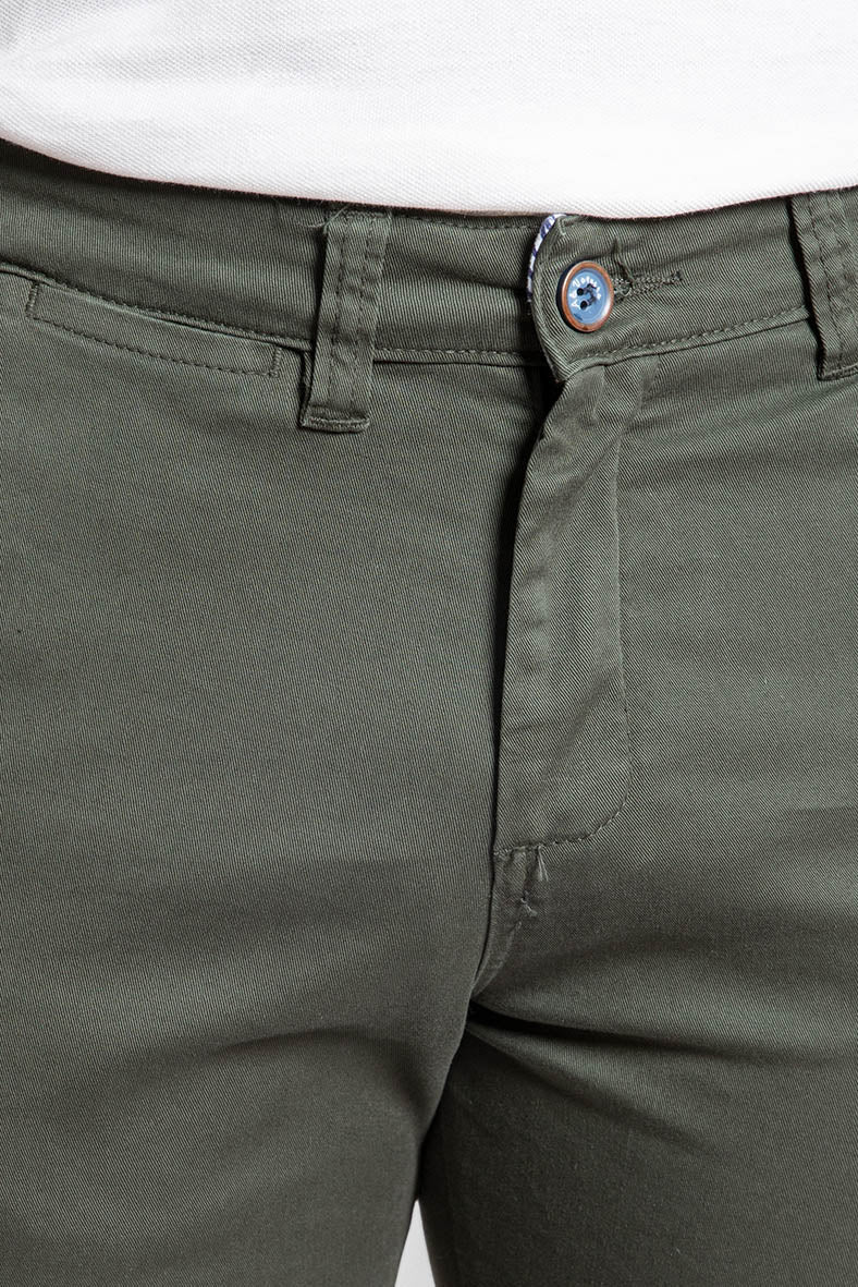 Pantalón Chino Clásico Kaki