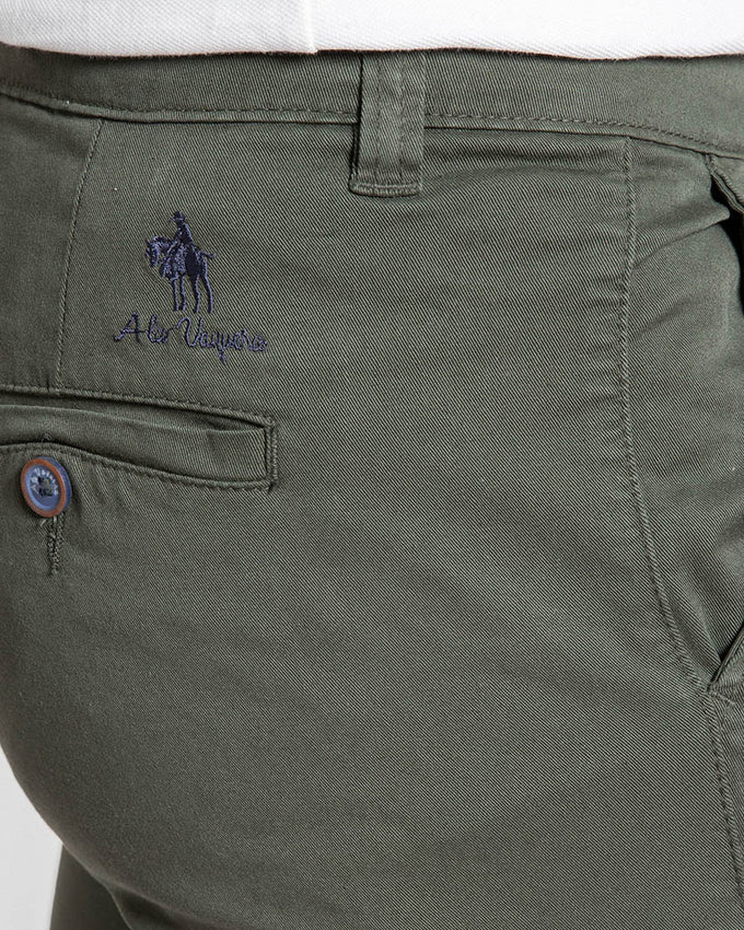 Pantalón Chino Clásico Kaki