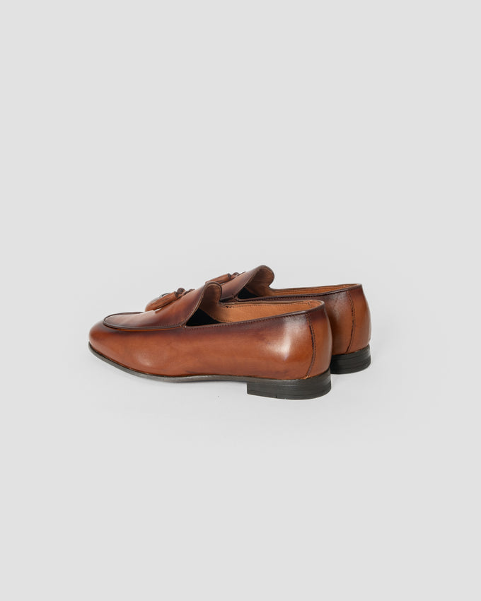 Mocasín Borlas Piel Camel
