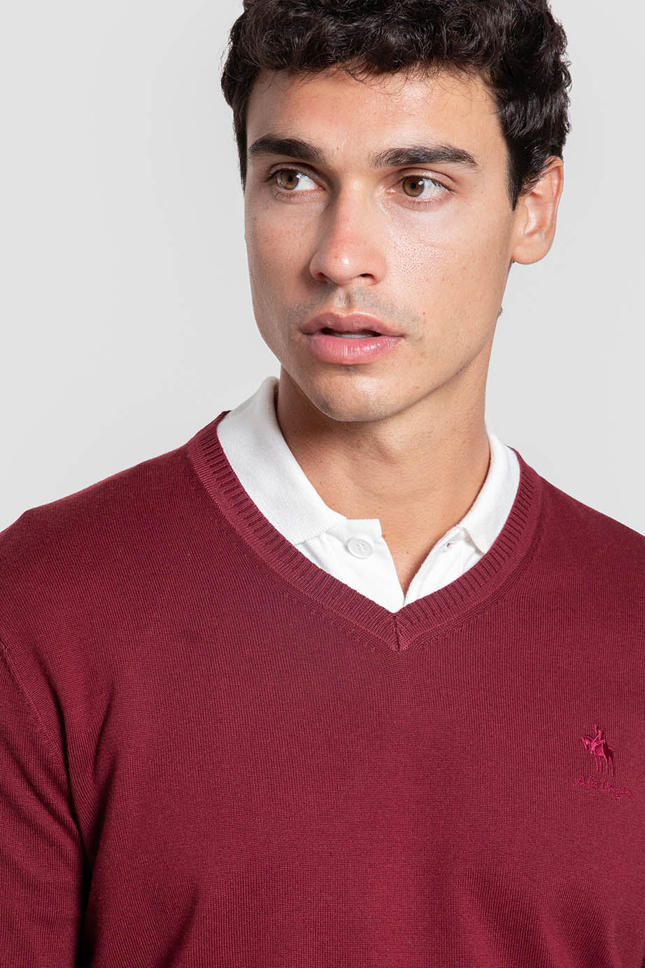 Jersey de punto cuello pico burdeos