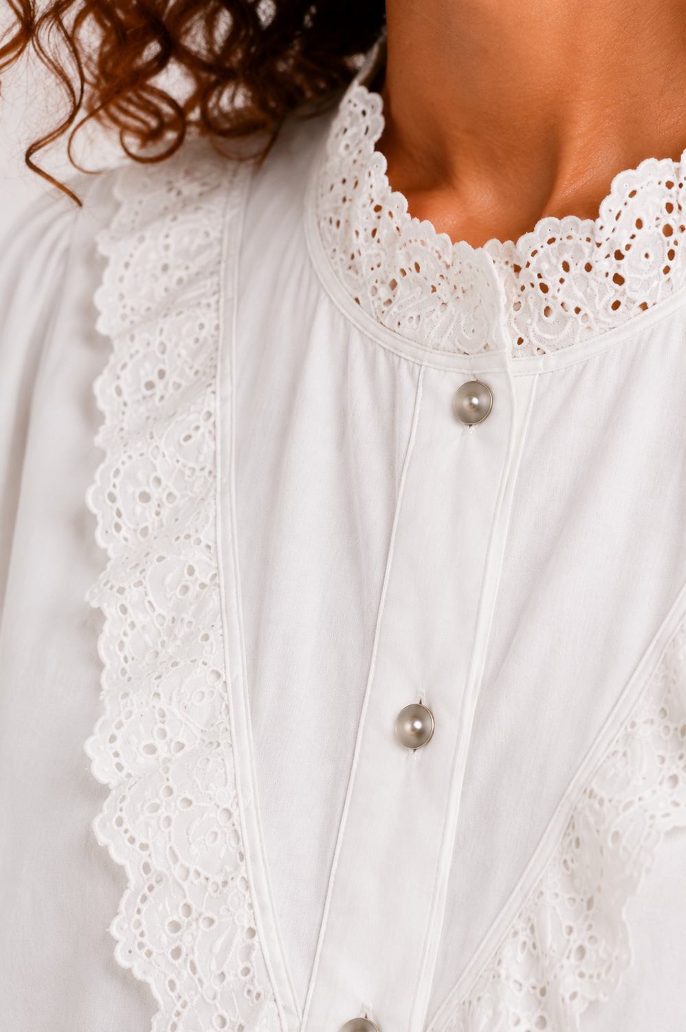 Blusa Con detalles en Perforado de Algodón