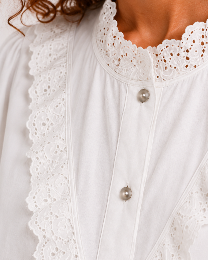 Blusa Con detalles en Perforado de Algodón