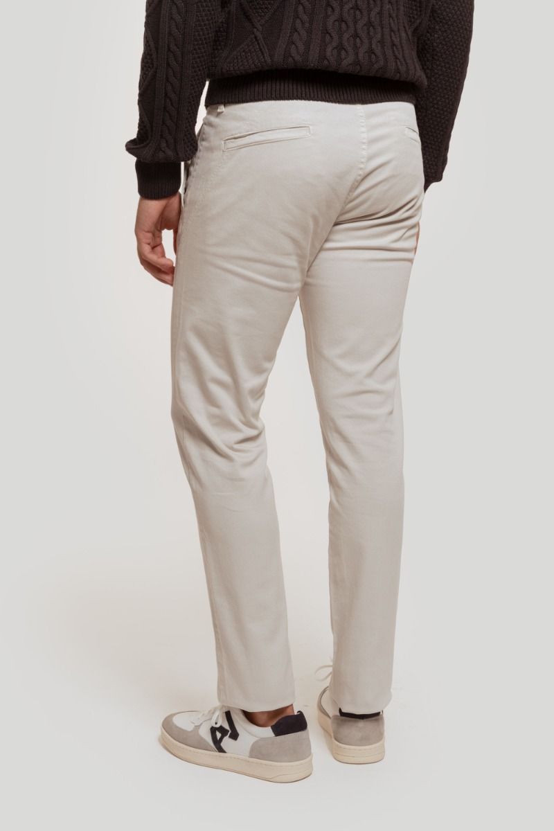 PANTALÓN CHINO SKINNY VIVO COLOR HUESO