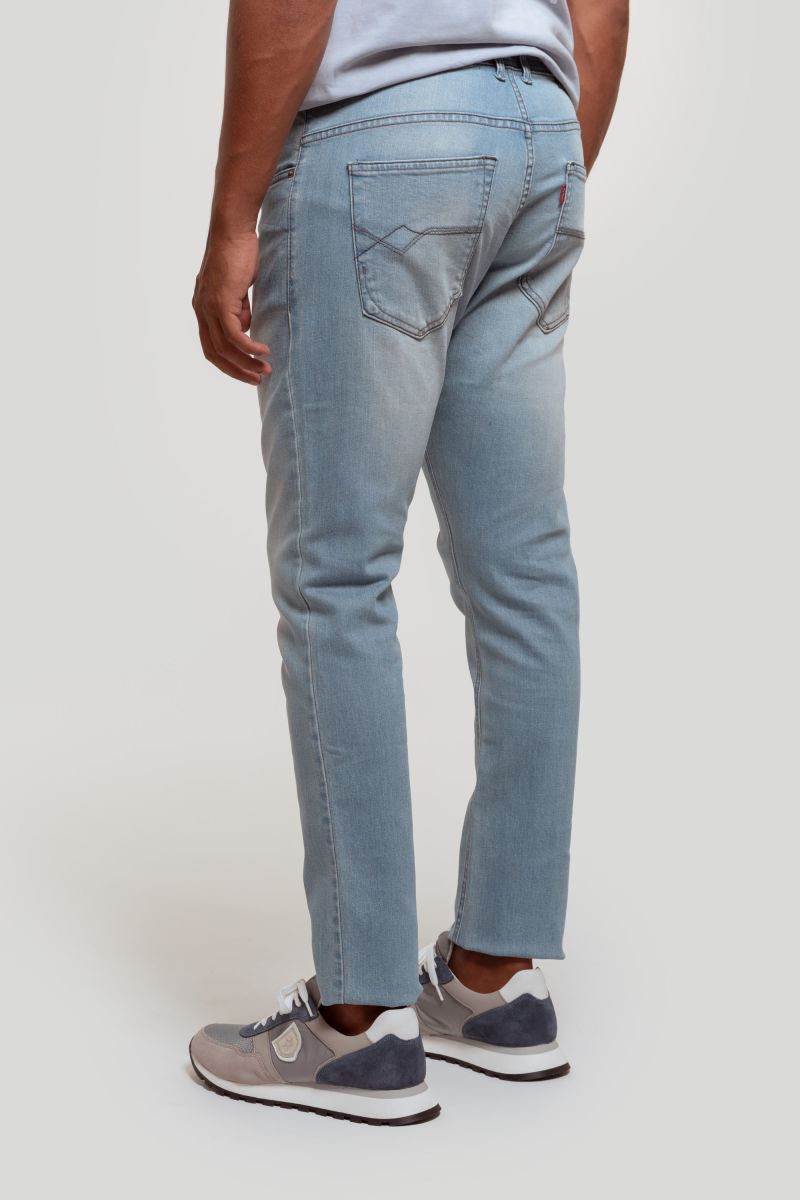 Calça de ganga com lavagem cinza
