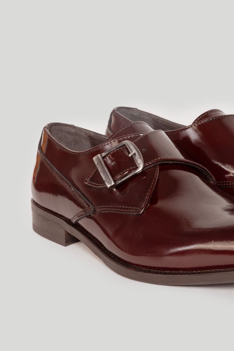 BURGUNDY BUCKLE SHOE