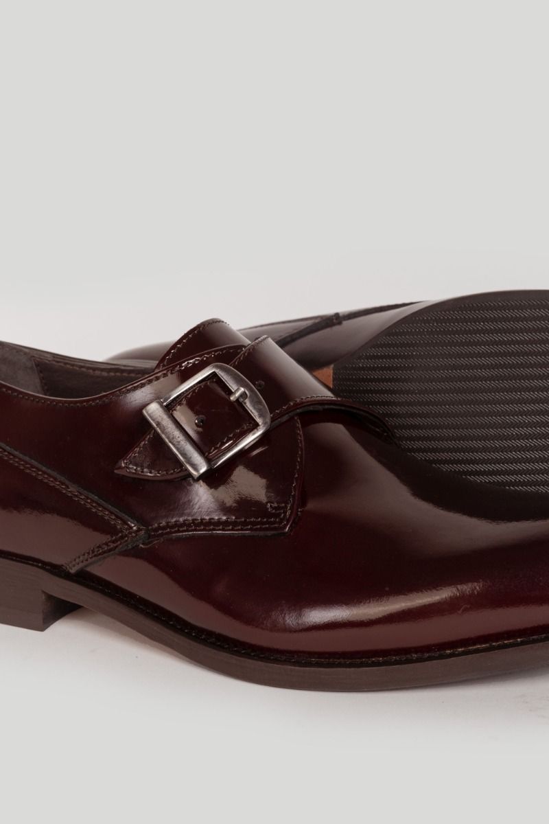 BURGUNDY BUCKLE SHOE