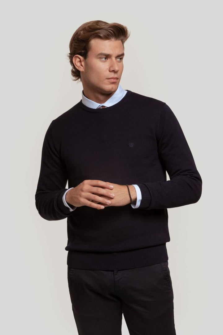 NAVY ROUND NECK SWEATER