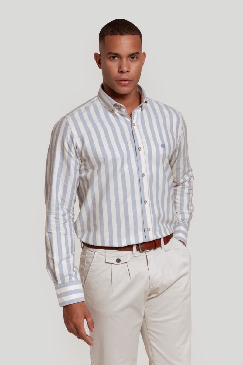 CAMISA OXFORD AZUL CELESTE COM RISCAS LARGAS