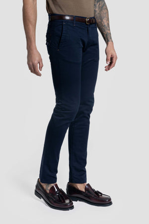 Calças chino para homem azul-marinho com carcela.