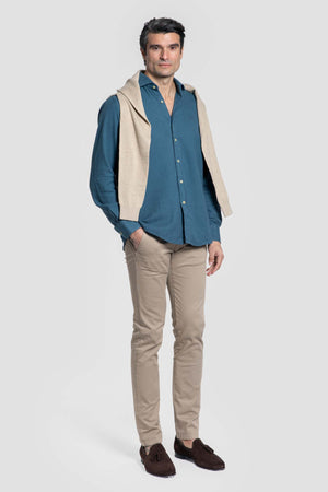 Calças chino cor camelo