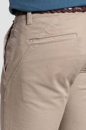 Calças chino cor camelo