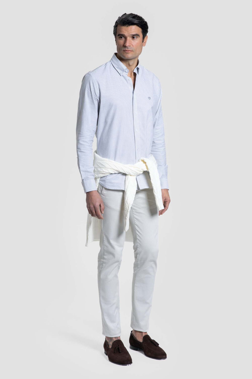 Calças chino com detalhes em tom bege