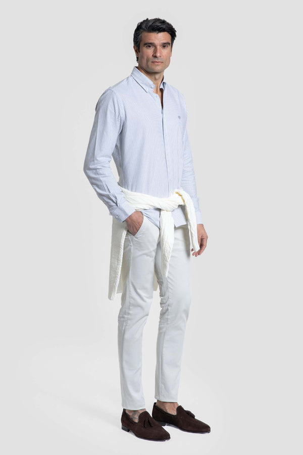 Calças chino com detalhes em tom bege