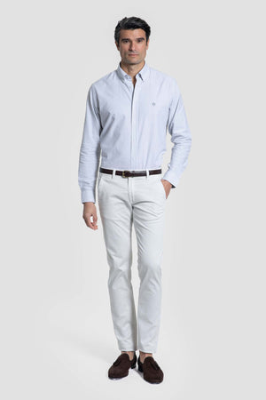 Calças chino com detalhes em tom bege