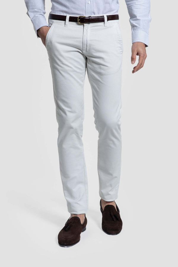 Calças chino com detalhes em tom bege