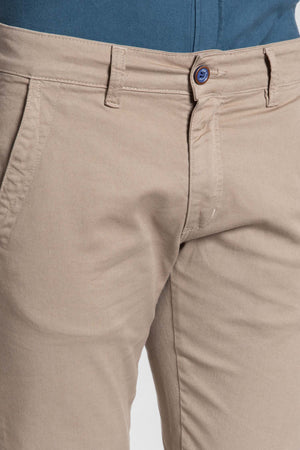 Calças chino cor camelo