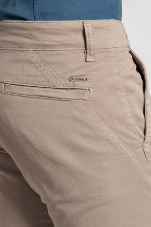 Calças chino cor camelo