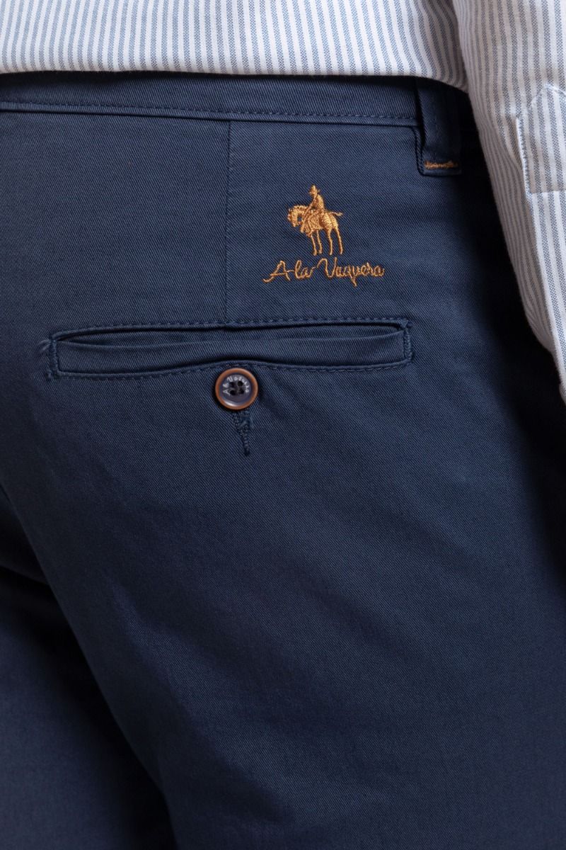 Pantalón Chino Básico Azulón Hombre