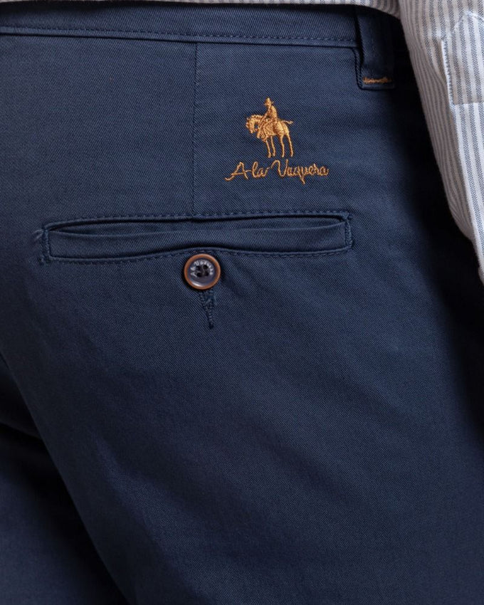 Pantalón Chino Básico Azulón Hombre
