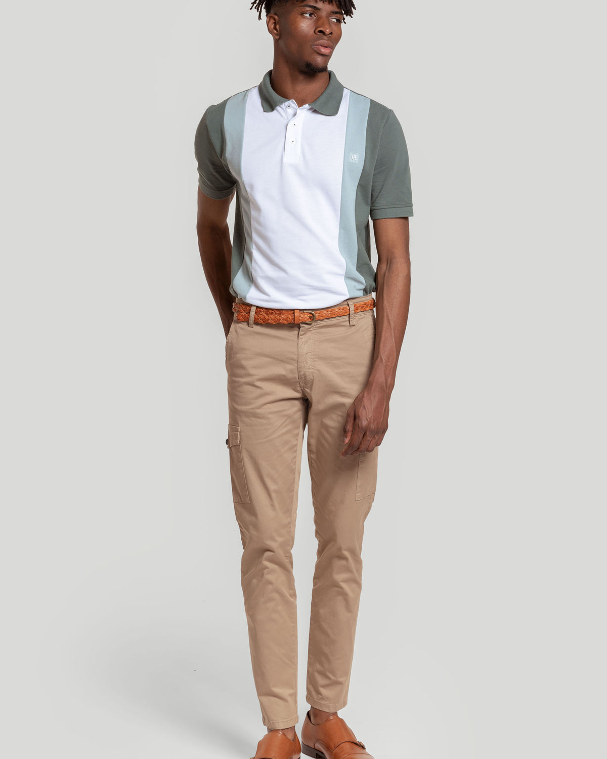 Camisa polo listrada cáqui