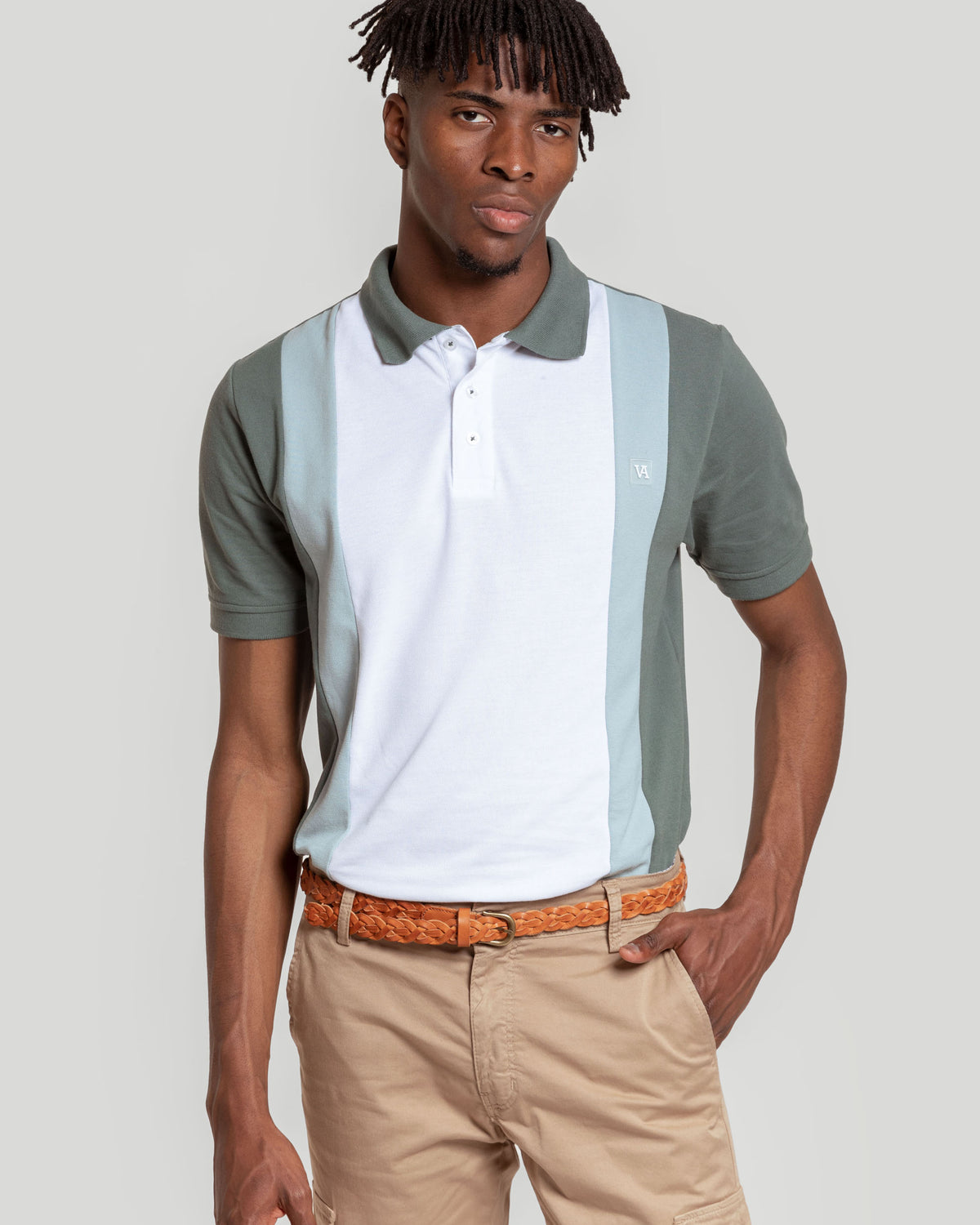 Camisa polo listrada cáqui