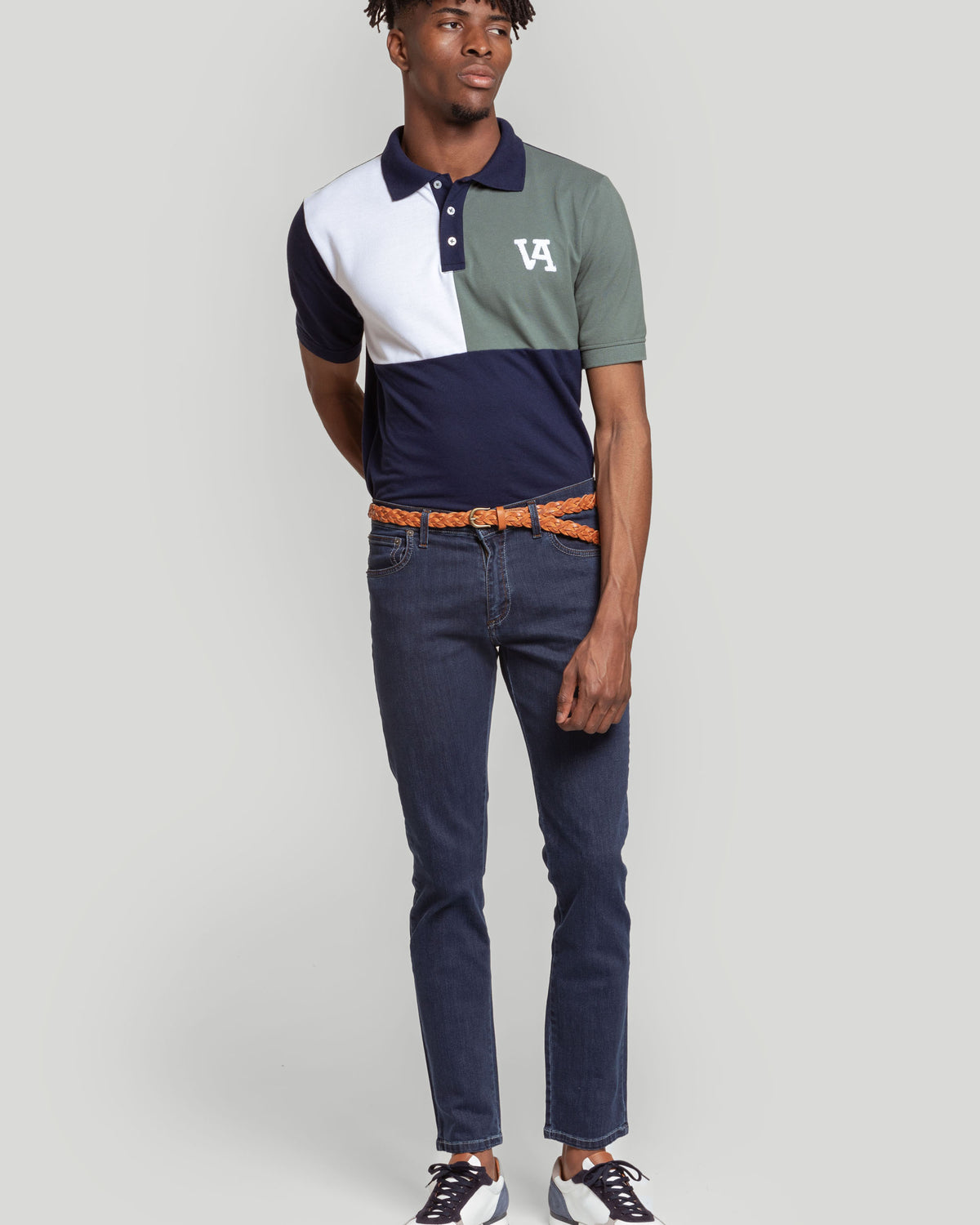 Polo bordado azul marinho