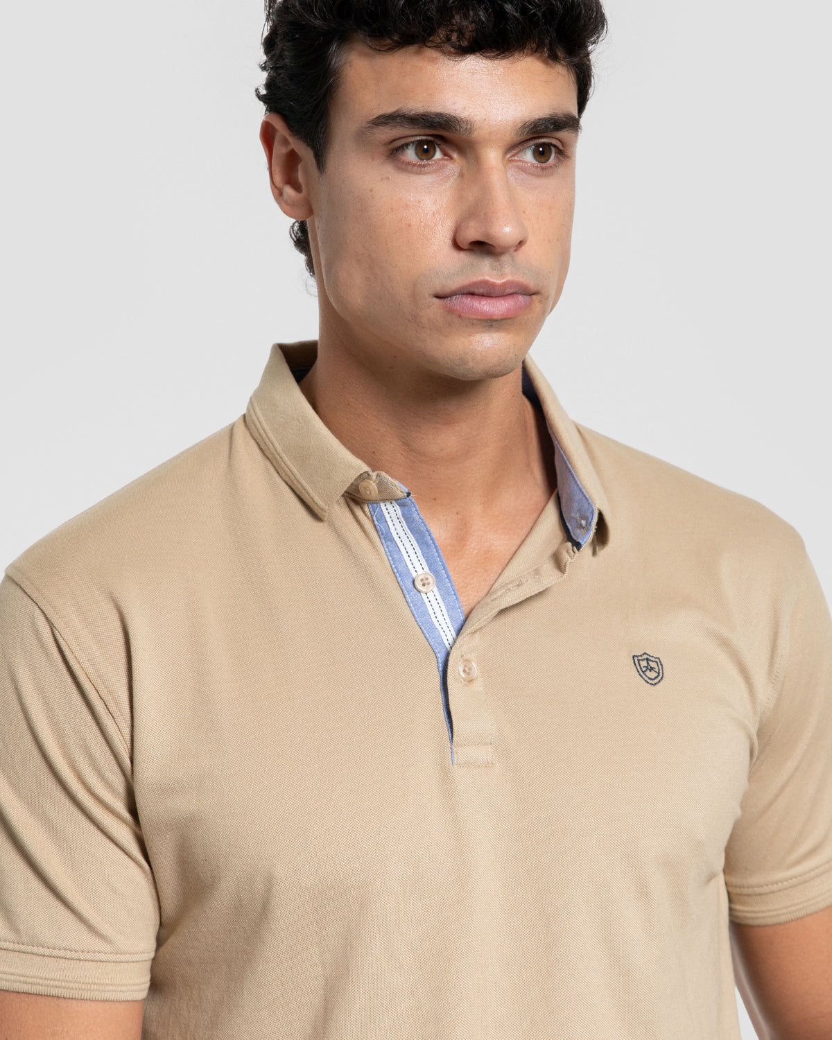 Polo Detalhe Relevo Camelo