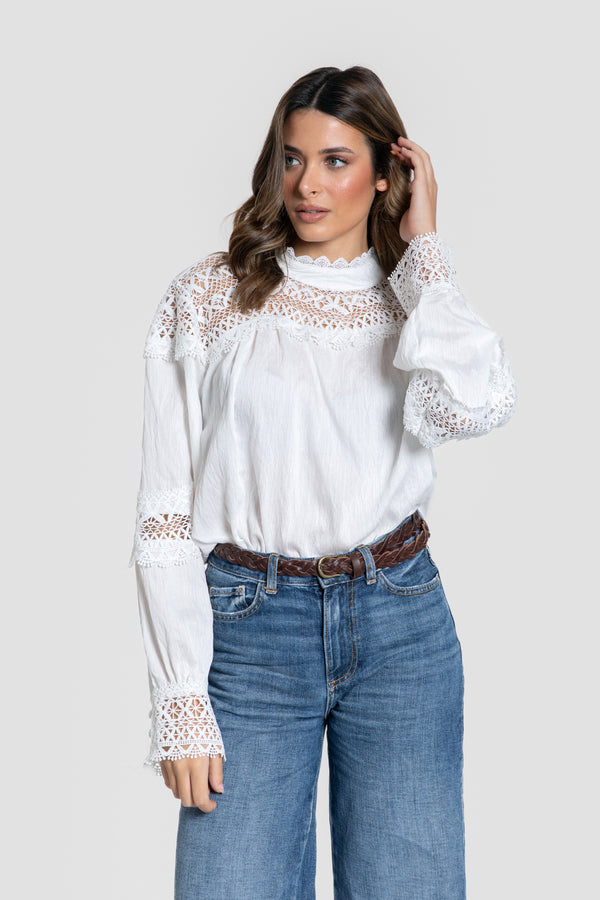 Blusa Fluida Guipur