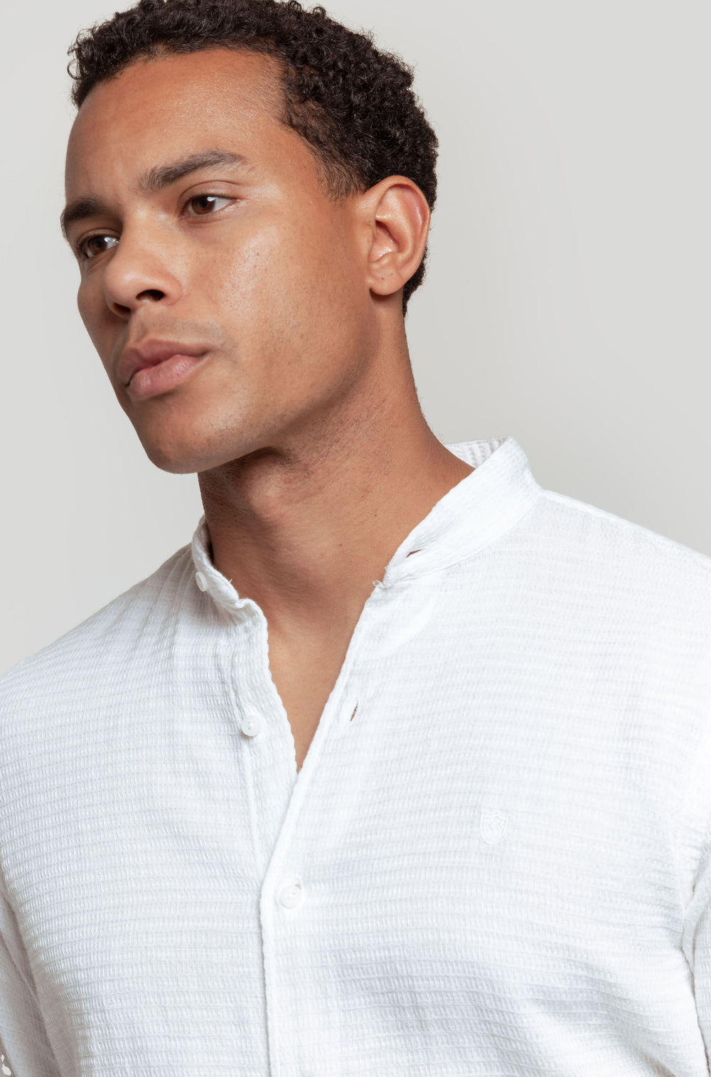 Camisa Cuello Tirilla Blanca
