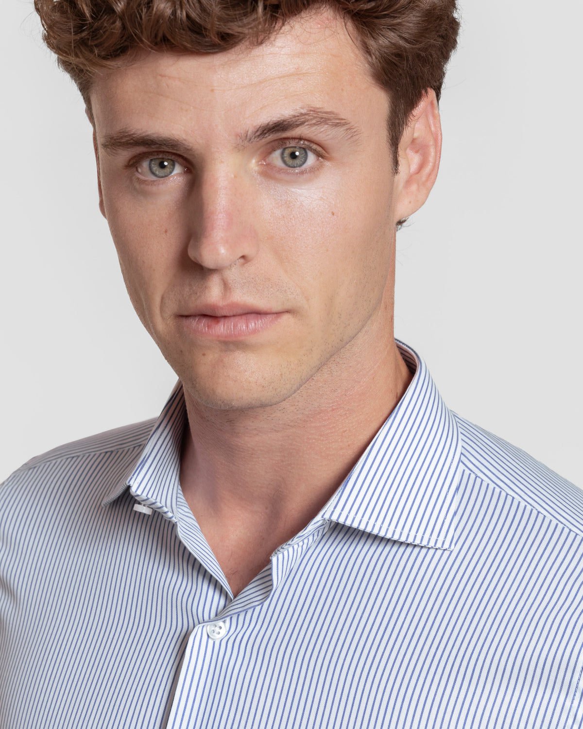 Camisa social azul-marinho com riscas finas - Footprint