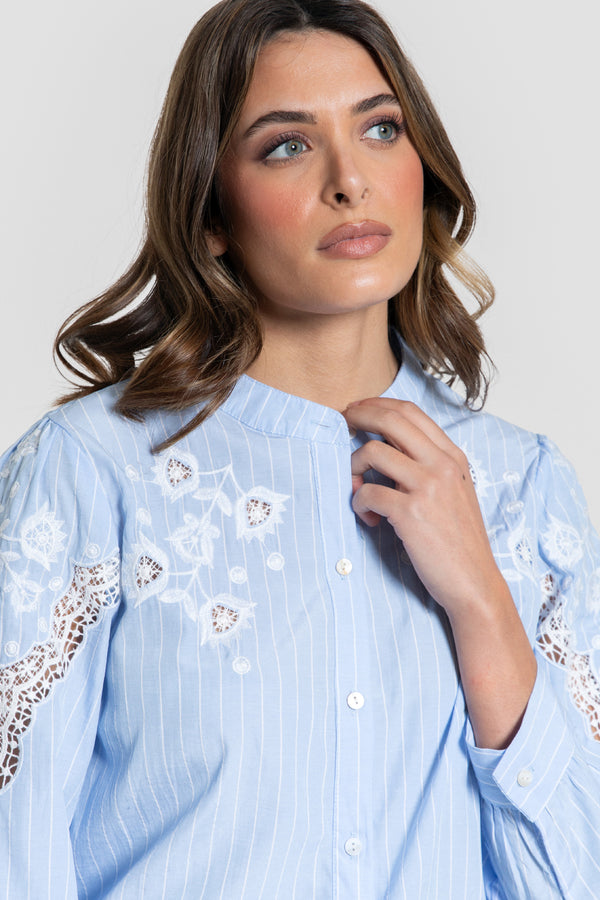 Blusa Bordado Celeste