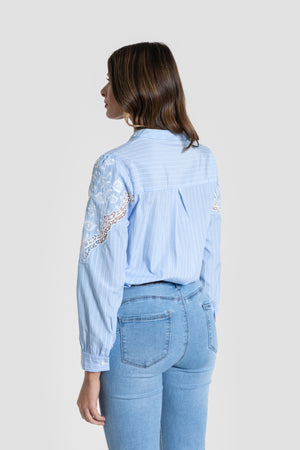 Blusa Bordado Celeste
