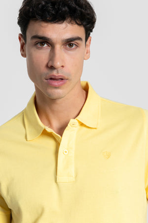 Polo Escudo Amarillo