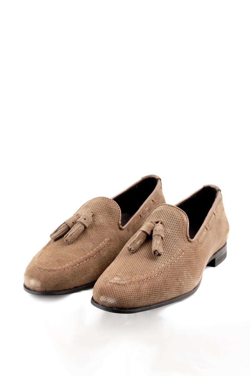 CLASSIC CAMEL PERFORATED TASSEL SHOE