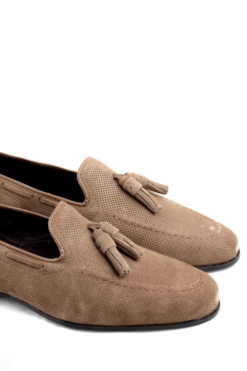 CLASSIC CAMEL PERFORATED TASSEL SHOE