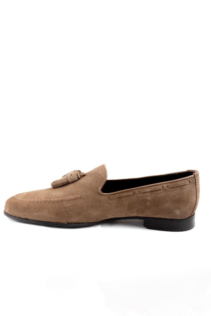 CLASSIC CAMEL PERFORATED TASSEL SHOE