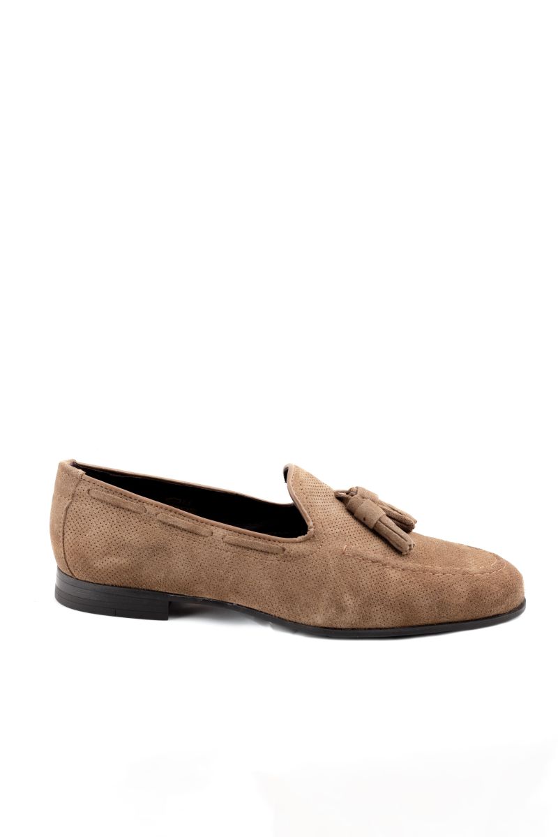 CLASSIC CAMEL PERFORATED TASSEL SHOE